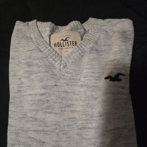 Hollister Men’s Heather Light Gray V-Neck Sweater with Navy Logo